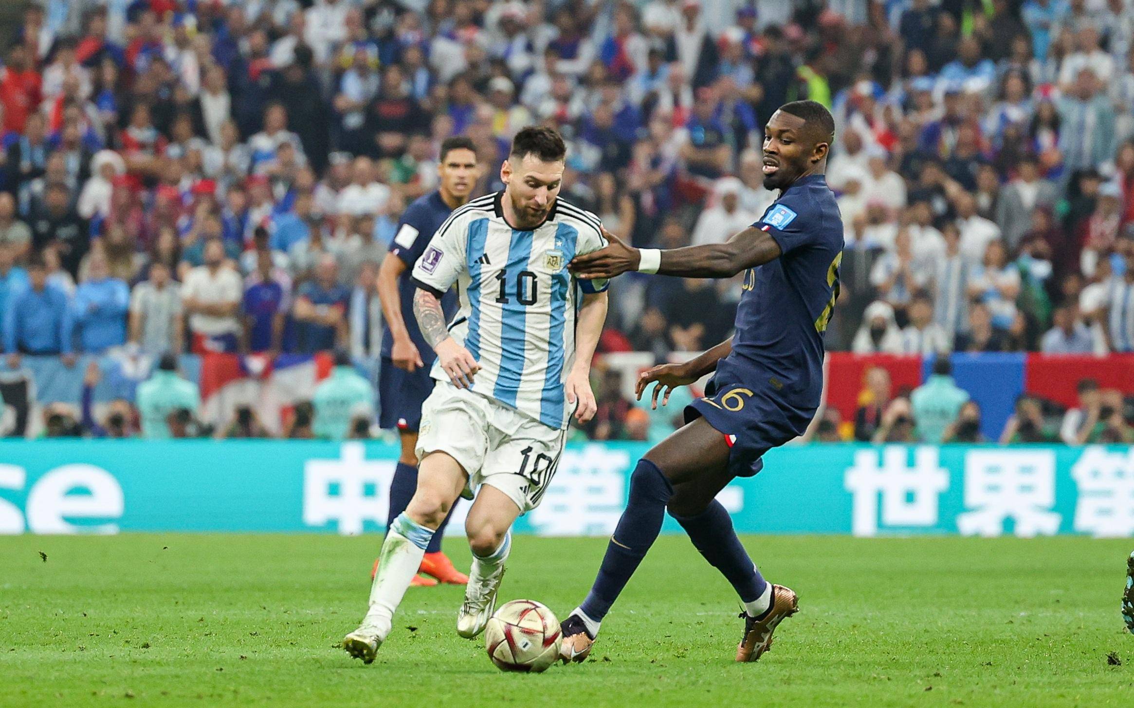 门将出球与 门将出球与