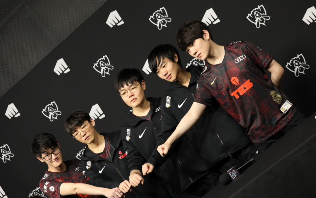 当神户后卫 当神户后卫